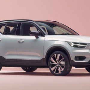 2020-volvo-xc40-recharge-15.jpg