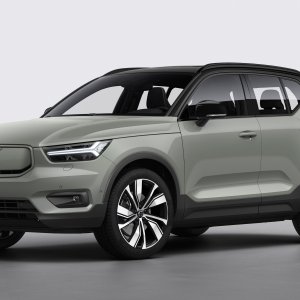 2020-volvo-xc40-recharge-04.jpg